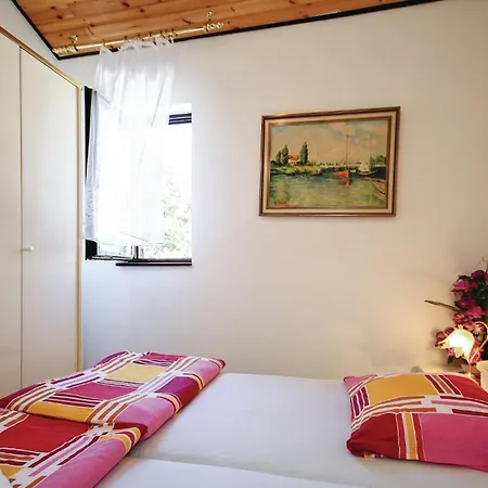Beautiful In Cervar Porat With Kitchen Ferienhaus