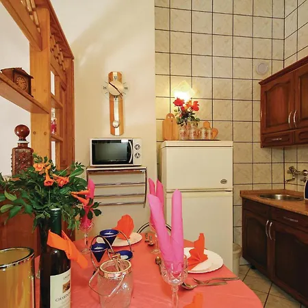 Ferienhaus Beautiful In Cervar Porat With Kitchen