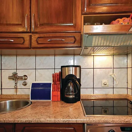 Beautiful In Cervar Porat With Kitchen Ferienhaus Poreč