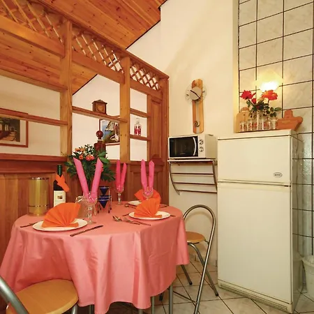 Ferienhaus Beautiful In Cervar Porat With Kitchen