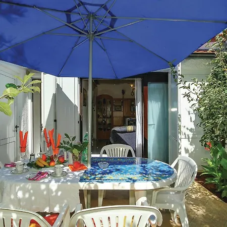 Beautiful In Cervar Porat With Kitchen Ferienhaus *